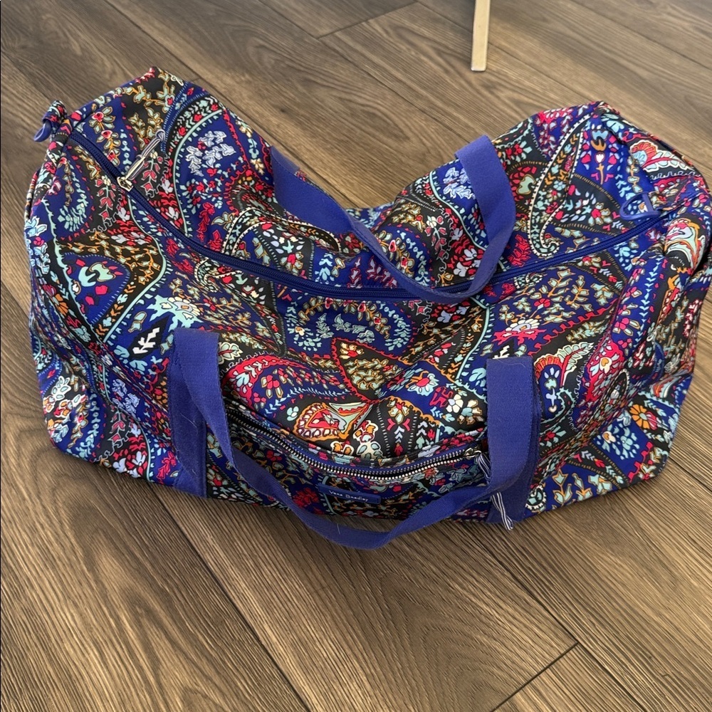 Vera Bradley large travel duffel bag in the Katalina Blues pattern - Picture 2 of 13